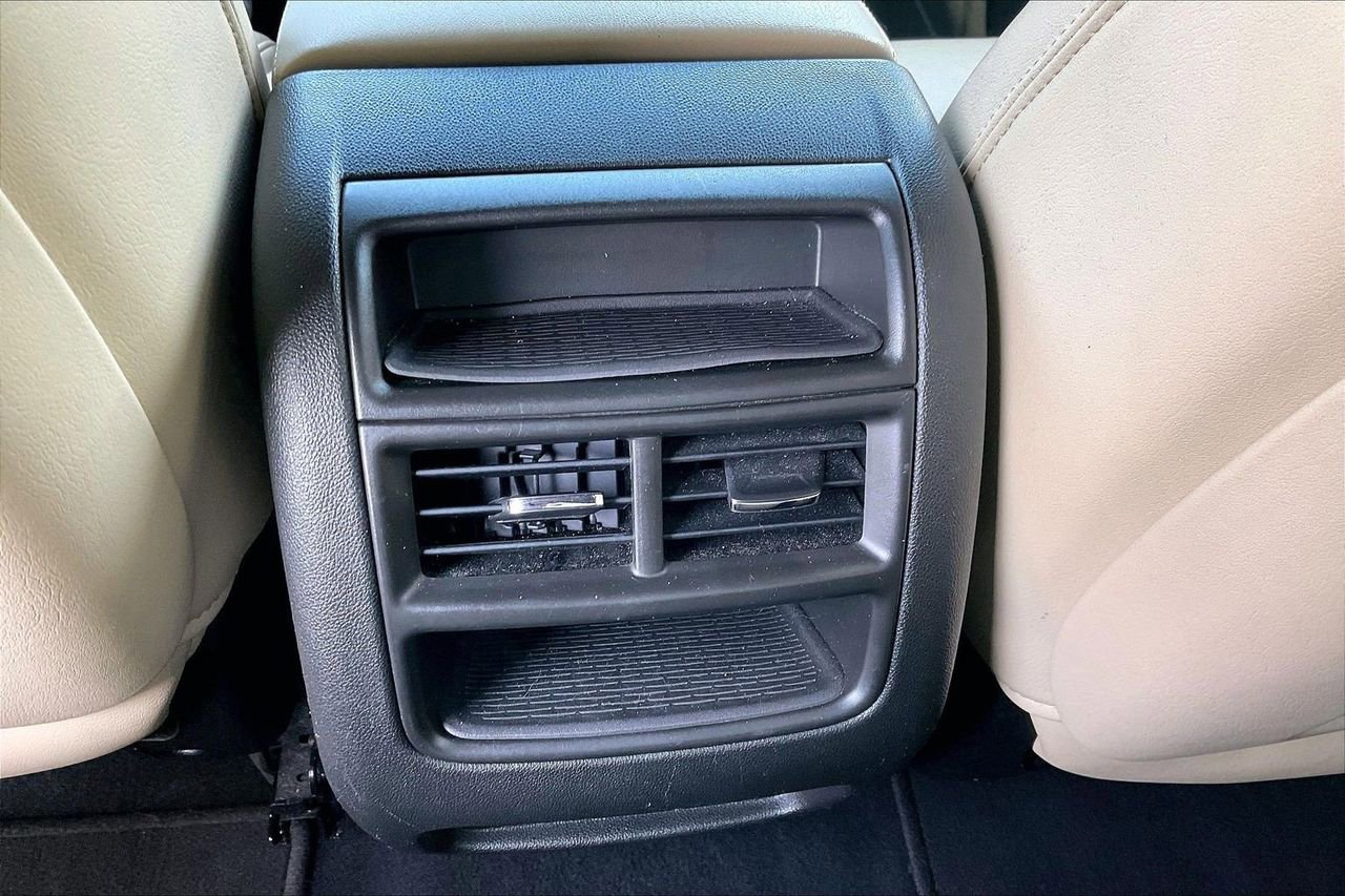 Used 2017 Cadillac XT5 Luxury w/ Driver Awareness Package image 18