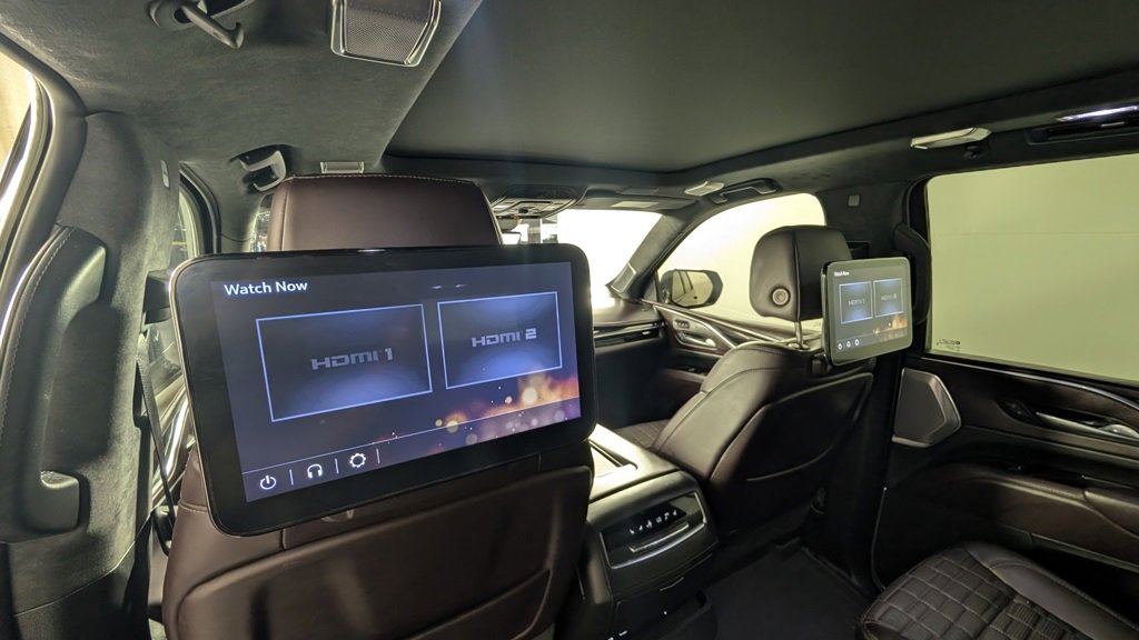 Used 2023 Cadillac Escalade Sport Platinum w/ LPO, ONYX Package image 8