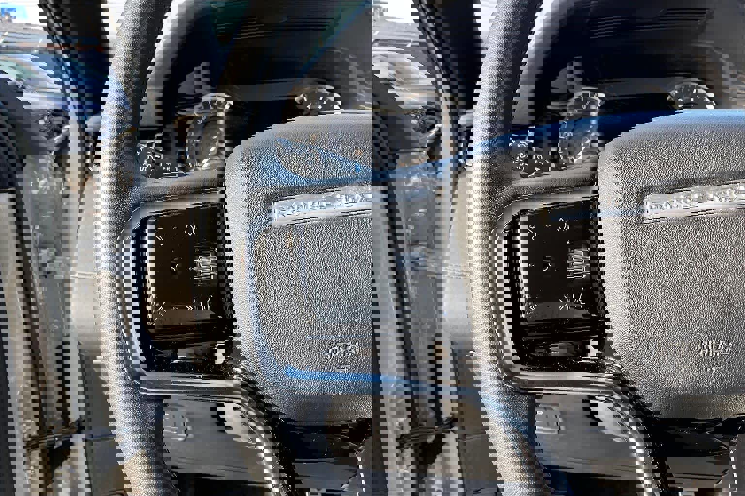 Used 2023 Land Rover Range Rover Evoque R-Dynamic SE image 21