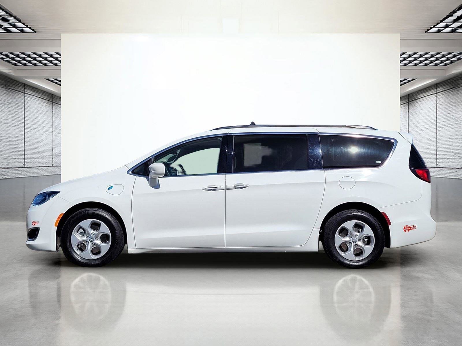 Used 2018 Chrysler Pacifica Touring Plus image 10