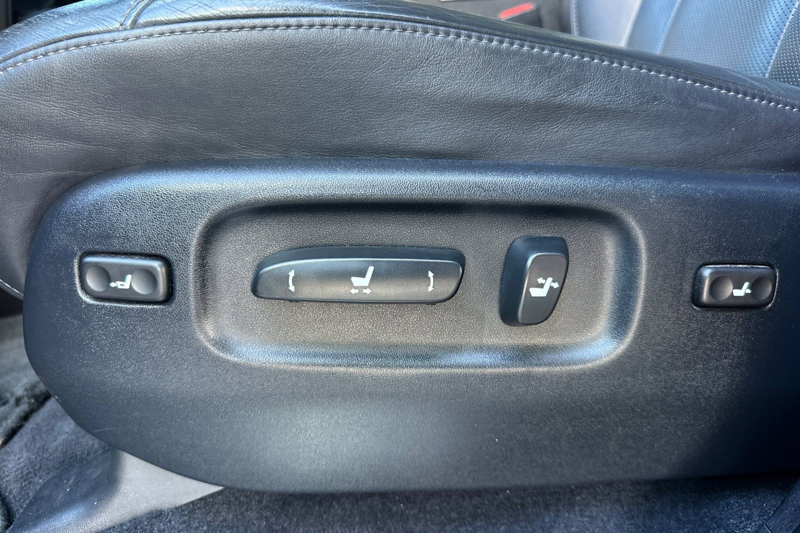 Used 2017 Lexus LX 570 4WD w/ Luxury Package image 14