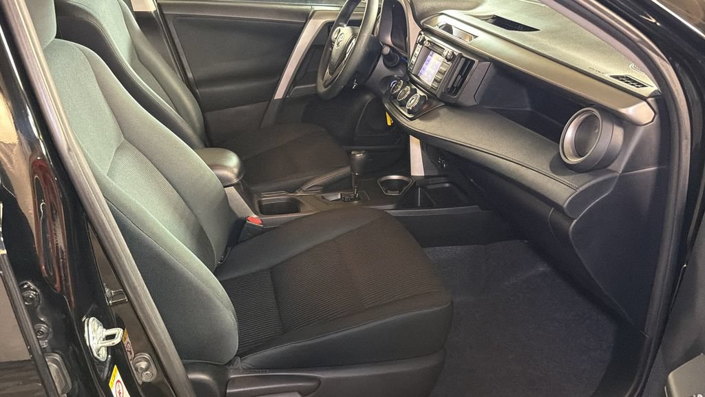 Used 2016 Toyota RAV4 LE AWD/4WD image 9