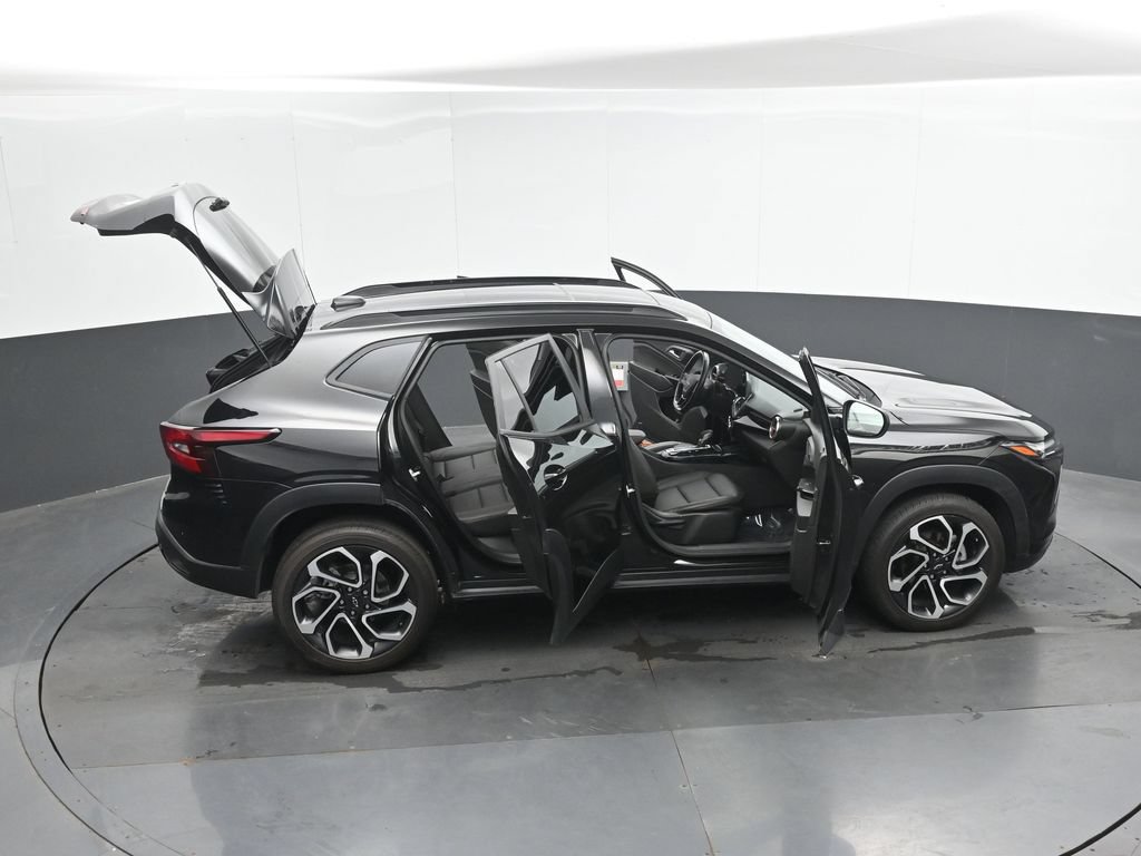 Used 2025 Chevrolet Trax RS w/ Sunroof Package FWD image 49