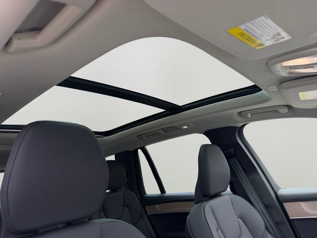 Certified 2026 Volvo XC90 T8 Plus w/ Protection Package Premier AWD/4WD image 7