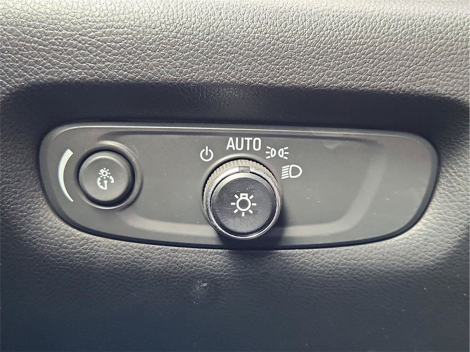 Used 2023 Chevrolet Traverse Premier AWD/4WD image 18