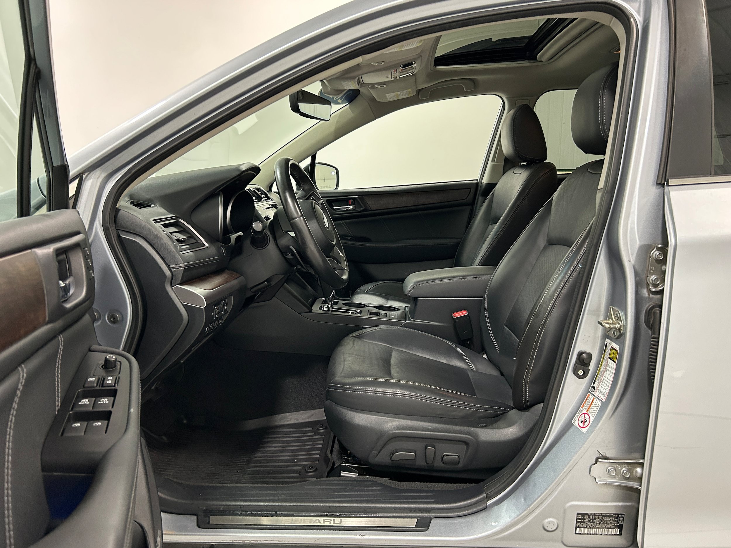 Used 2019 Subaru Outback 3.6R Limited AWD/4WD image 4