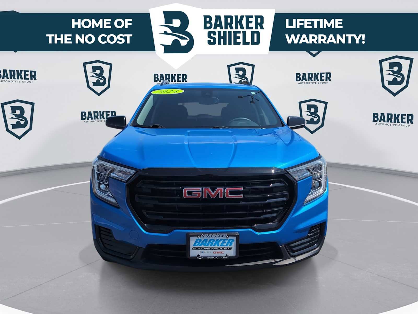 Used 2024 GMC Terrain SLE w/ Driver Convenience Package FWD image 4