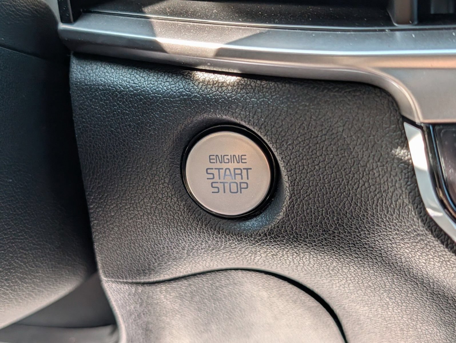 Used 2025 Kia Sorento S w/ Panoramic Sunroof Package FWD image 14