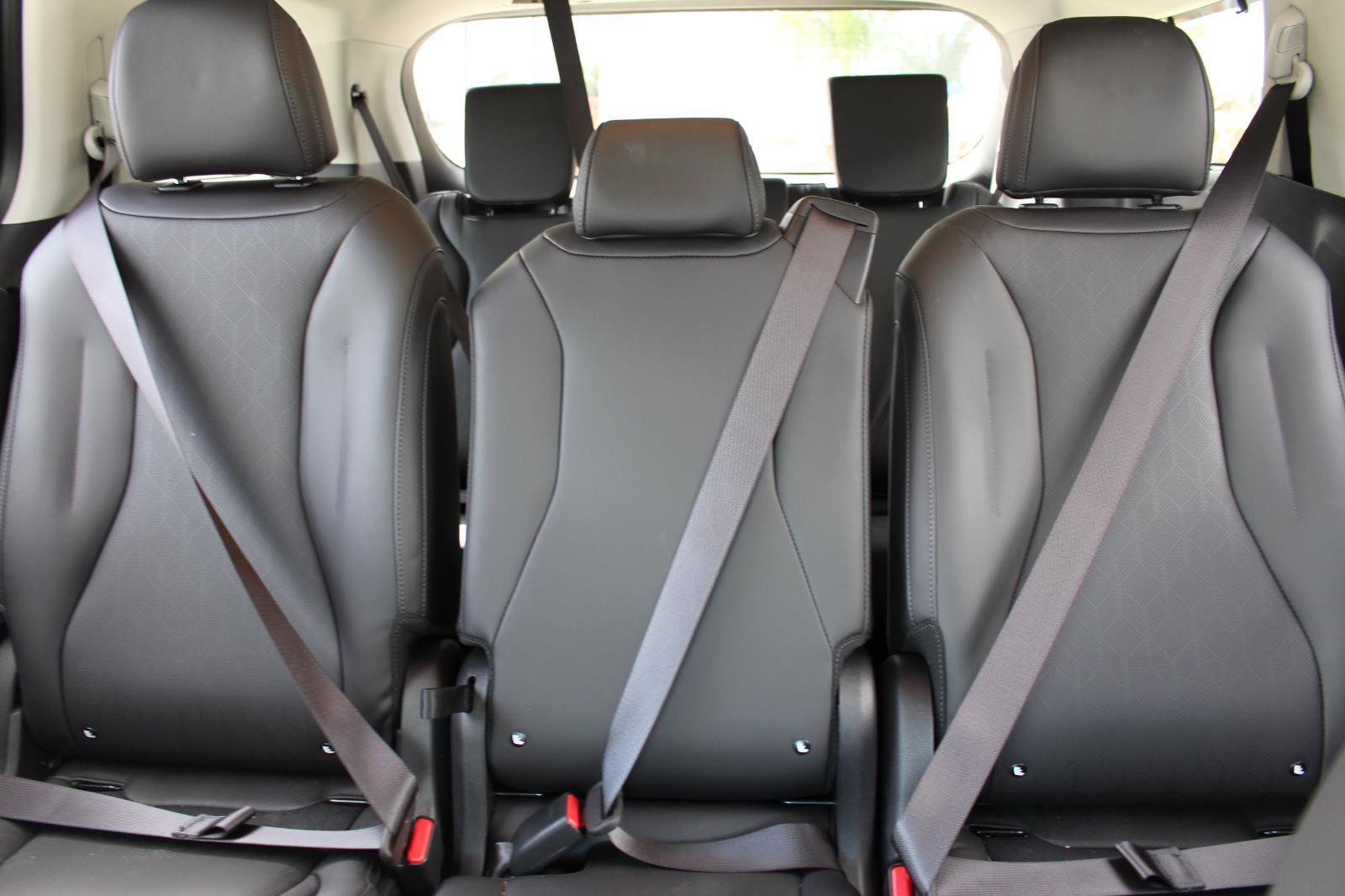 Used 2026 Kia Carnival EX image 30