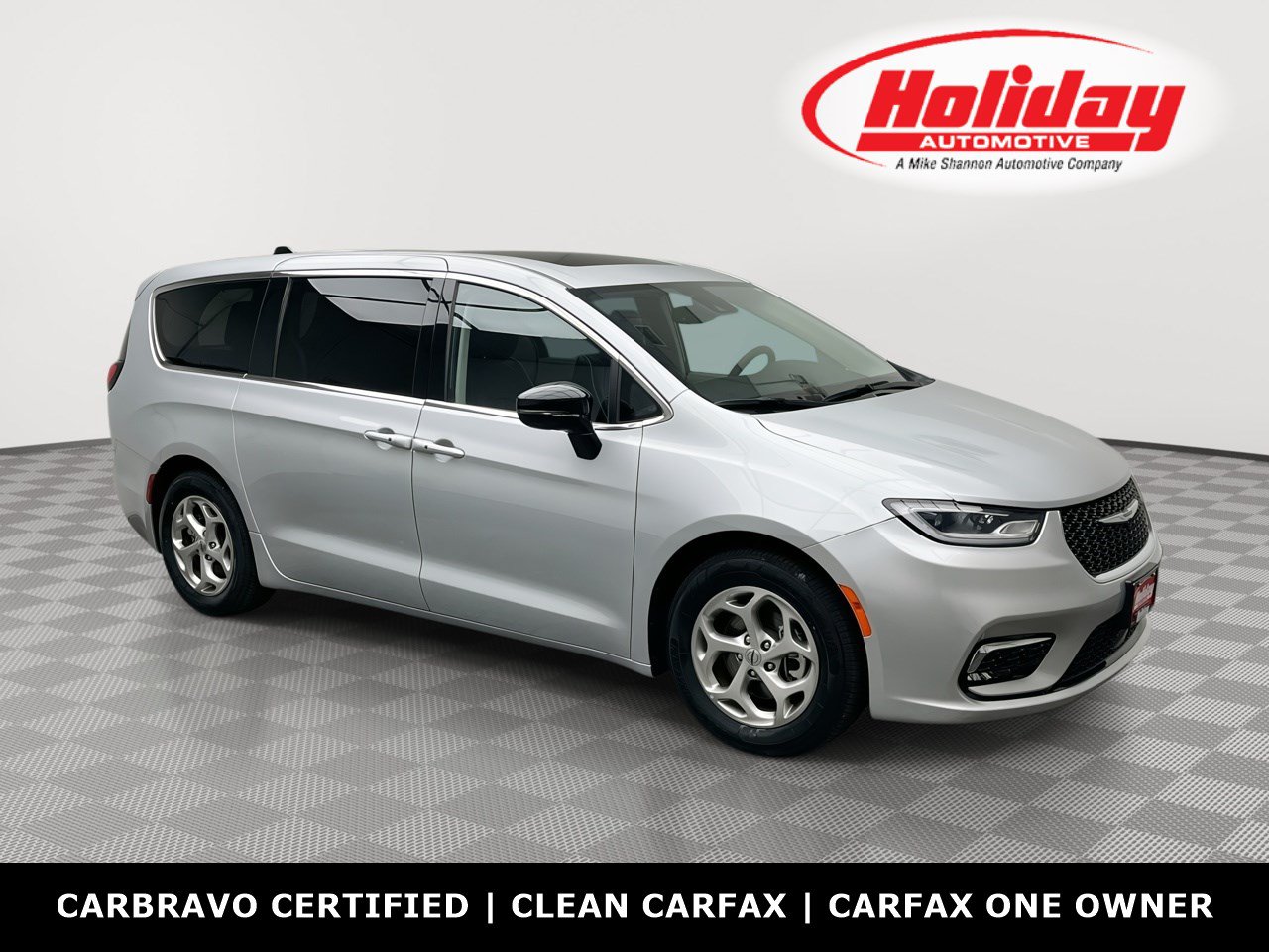 Used 2024 Chrysler Pacifica Limited FWD image 1