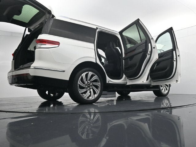 Used 2023 Lincoln Navigator Reserve AWD/4WD image 45