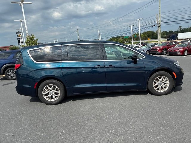 Used 2024 Chrysler Pacifica Touring-L FWD image 6