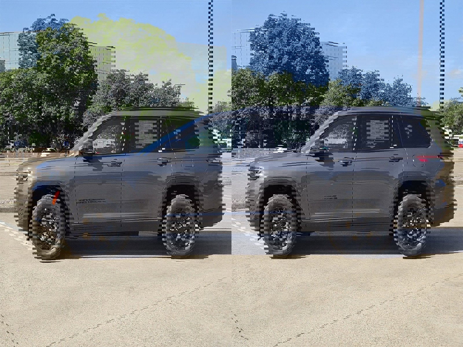 New 2025 Jeep Grand Cherokee L Altitude image 3