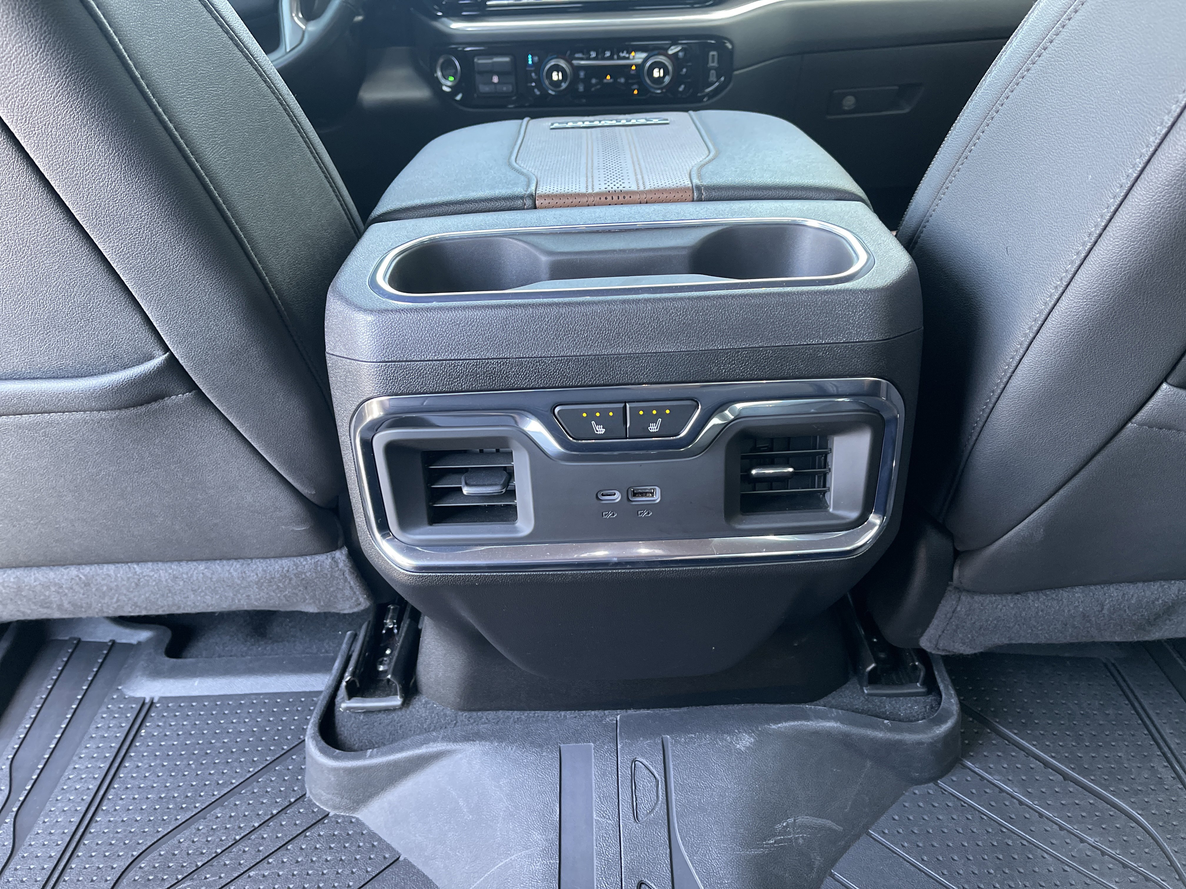 Used 2024 Chevrolet Silverado 2500 High Country w/ High Country Premium Package AWD/4WD image 28