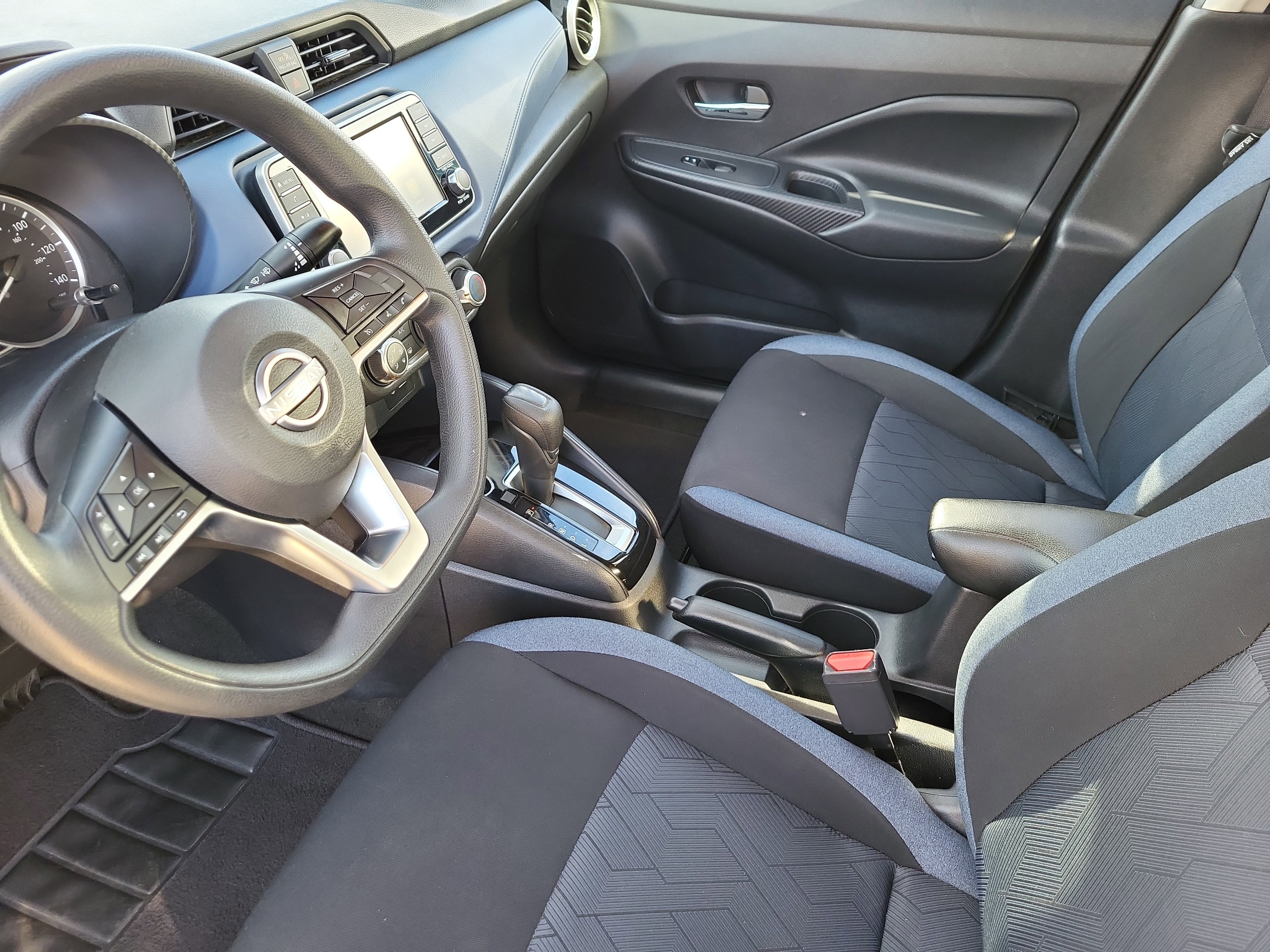 Used 2023 Nissan Versa SV image 7