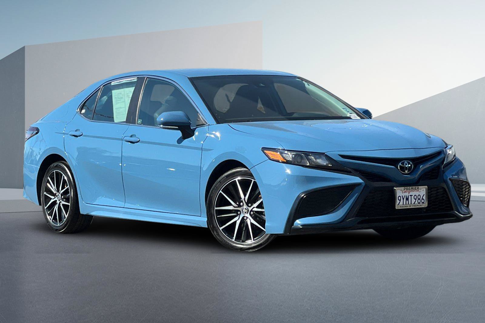 Used 2024 Toyota Camry SE FWD image 2