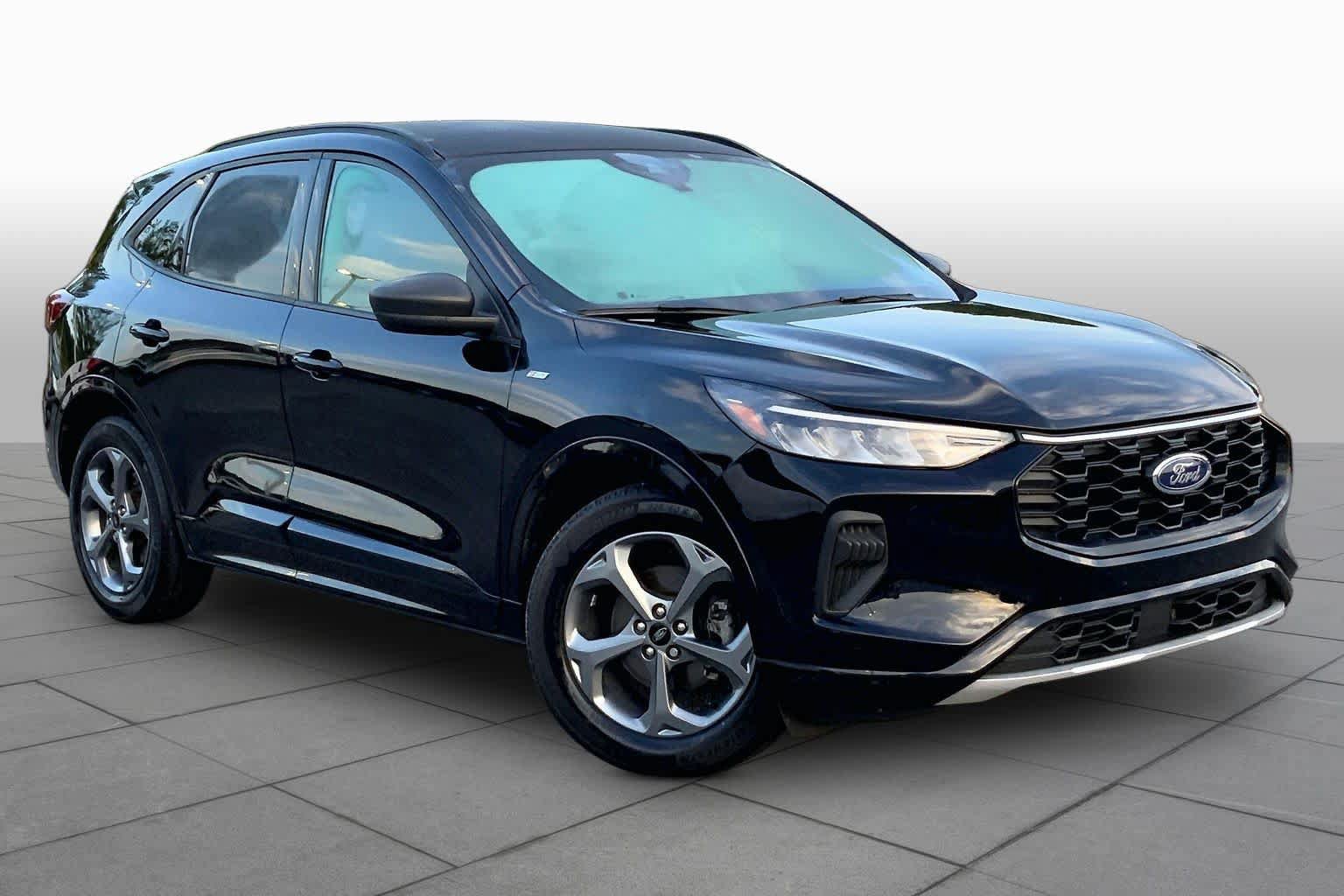 Used 2023 Ford Escape ST-Line w/ Tech Pack #1 FWD image 3