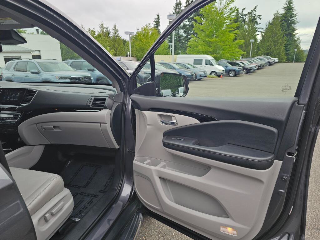 Used 2019 Honda Pilot Touring image 11