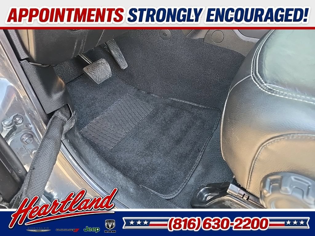 Used 2018 Jeep Wrangler Unlimited Sahara AWD/4WD image 35