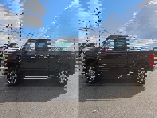 Used 2020 Ford F350 Lariat w/ Lariat Ultimate Package image 3