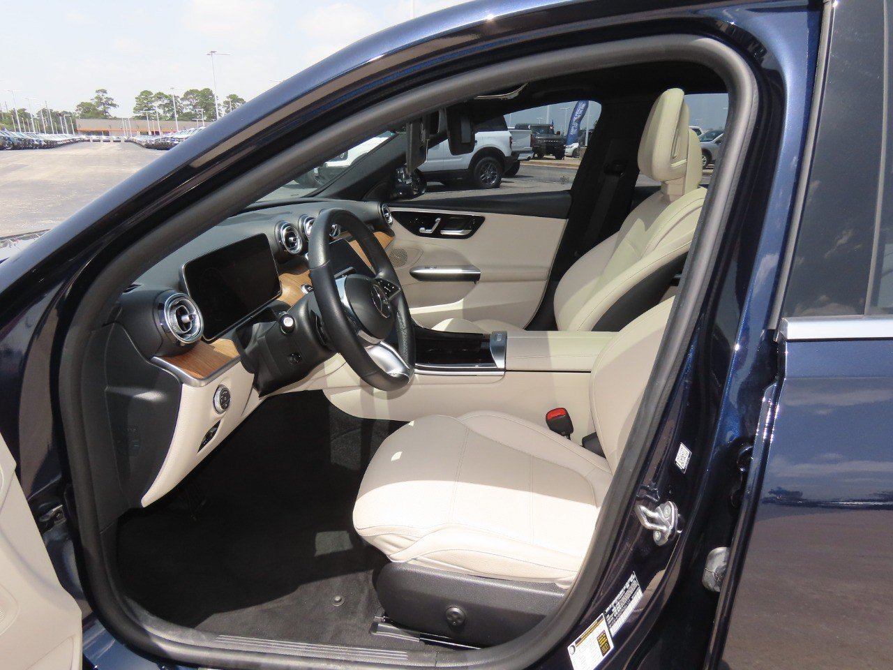 Used 2023 Mercedes-Benz C 300 4MATIC Sedan image 25