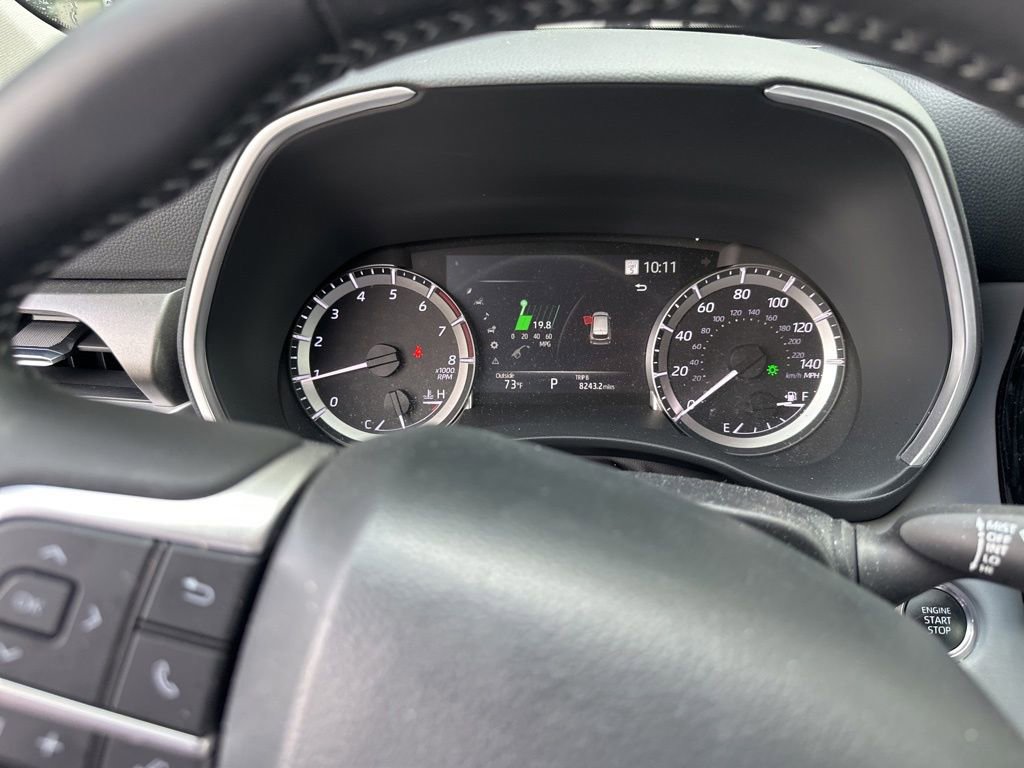 Used 2024 Toyota Highlander XLE FWD image 7