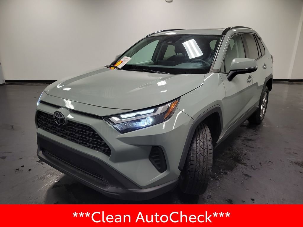 Used 2022 Toyota RAV4 XLE w/ Convenience Package image 4