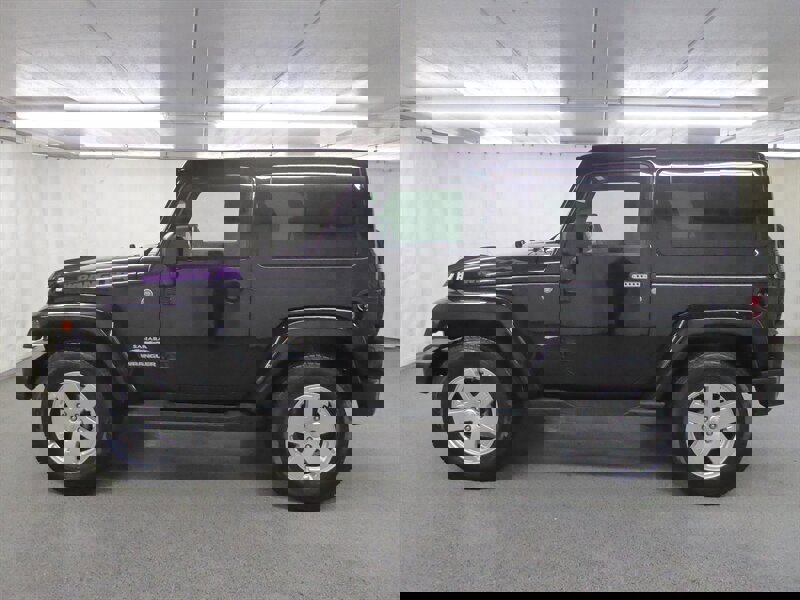 Used 2011 Jeep Wrangler Sahara image 4