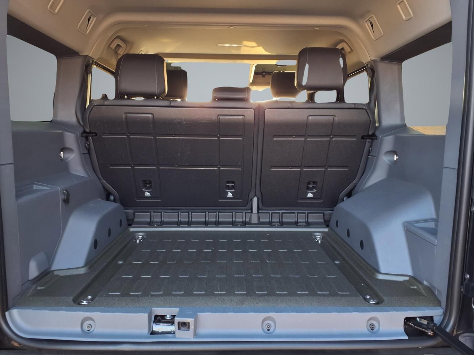 Used 2024 INEOS Grenadier Fieldmaster Edition image 9