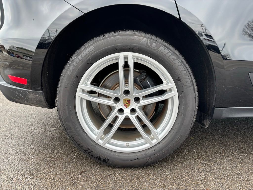 Certified 2026 Porsche Macan image 40