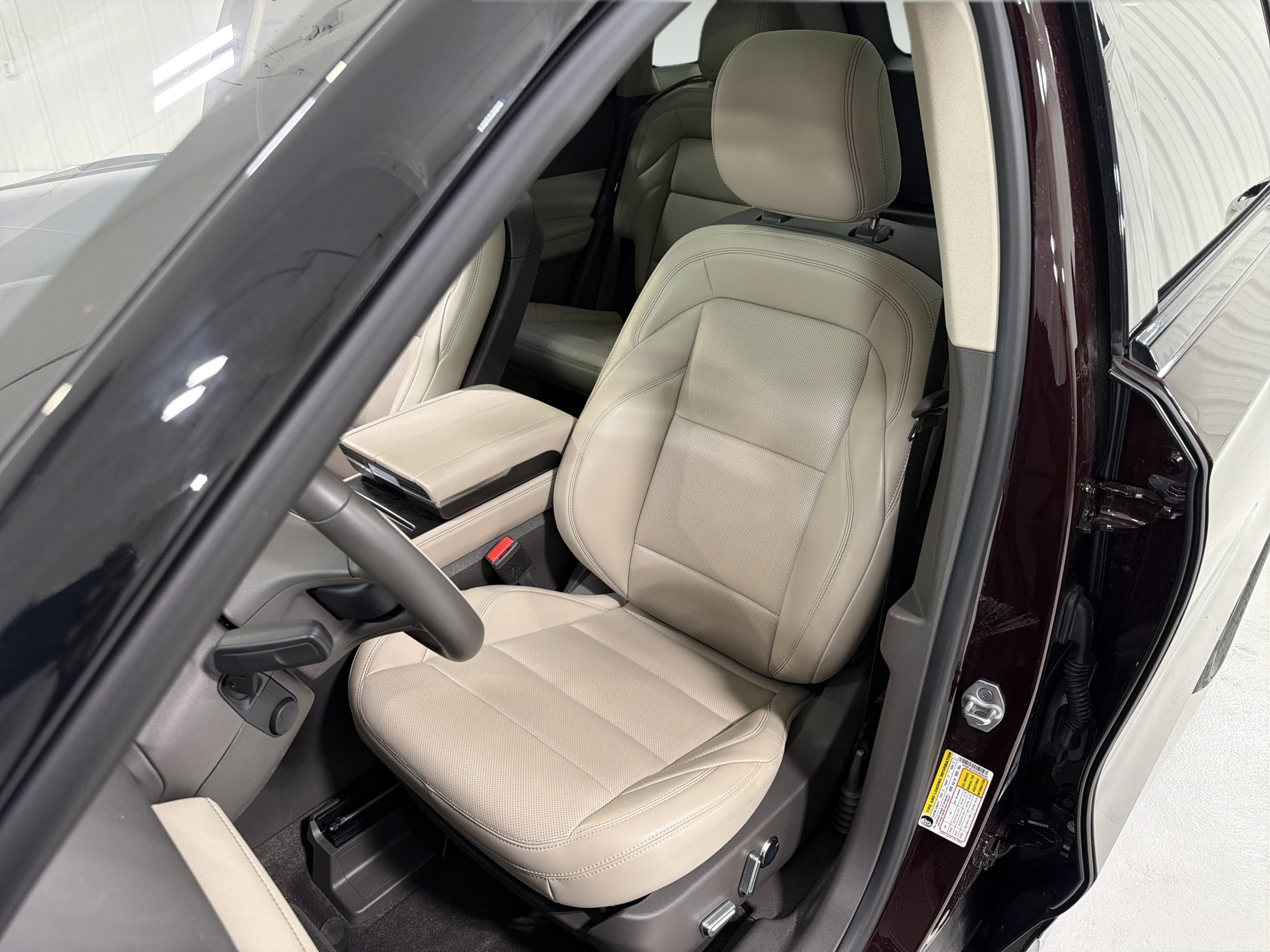Used 2025 Lincoln Nautilus Premier w/ Equipment Group 102A AWD/4WD image 12