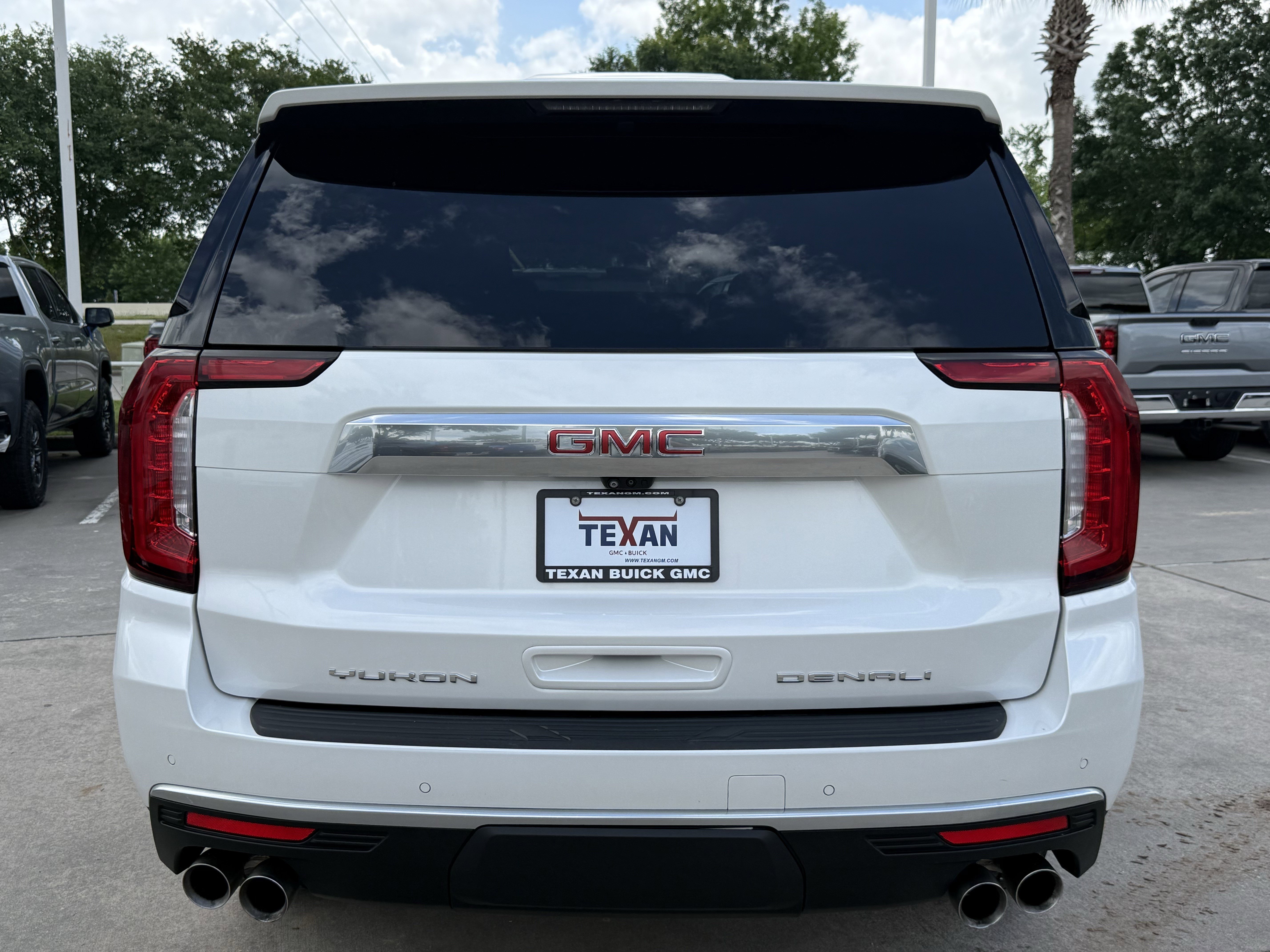 Used 2021 GMC Yukon Denali w/ Denali Premium Package RWD image 6