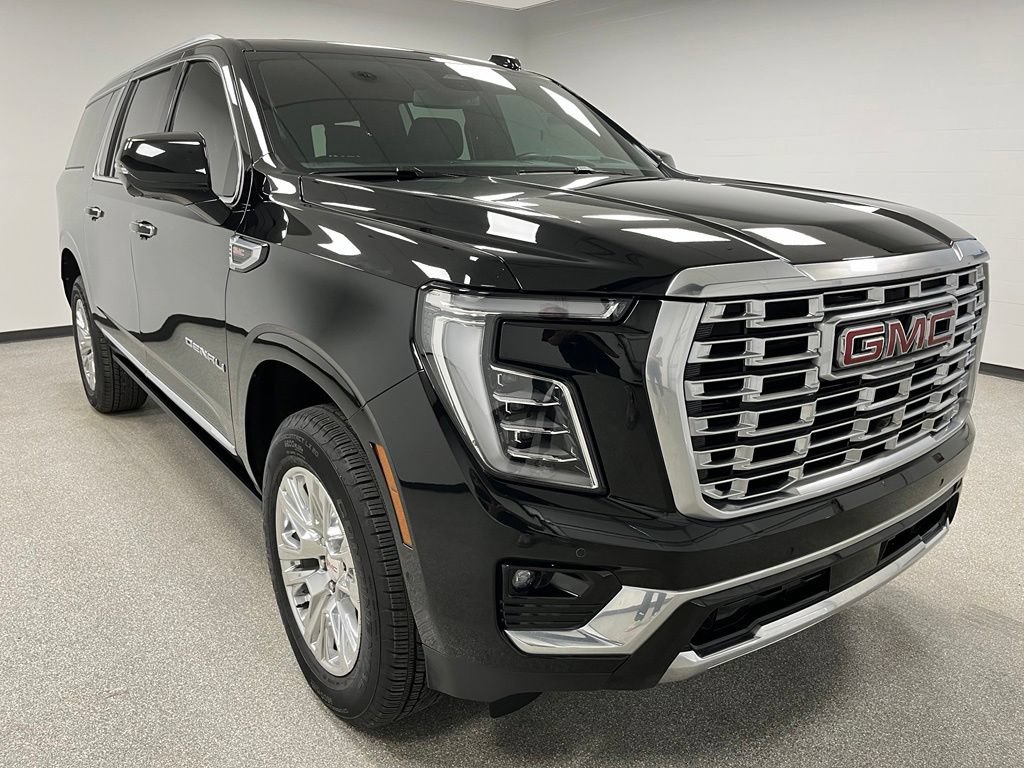 Used 2025 GMC Yukon XL Denali w/ Sun & Power Step Package AWD/4WD image 2