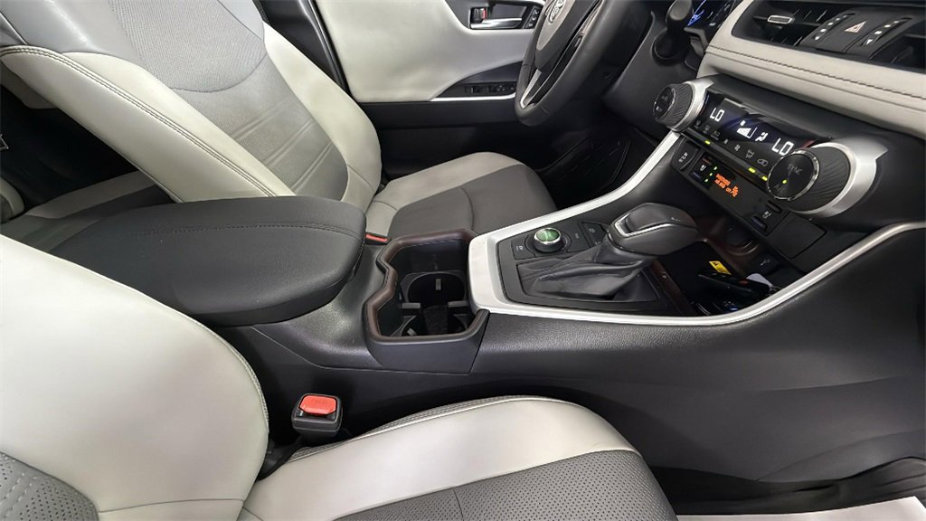 Used 2022 Toyota RAV4 Limited image 38