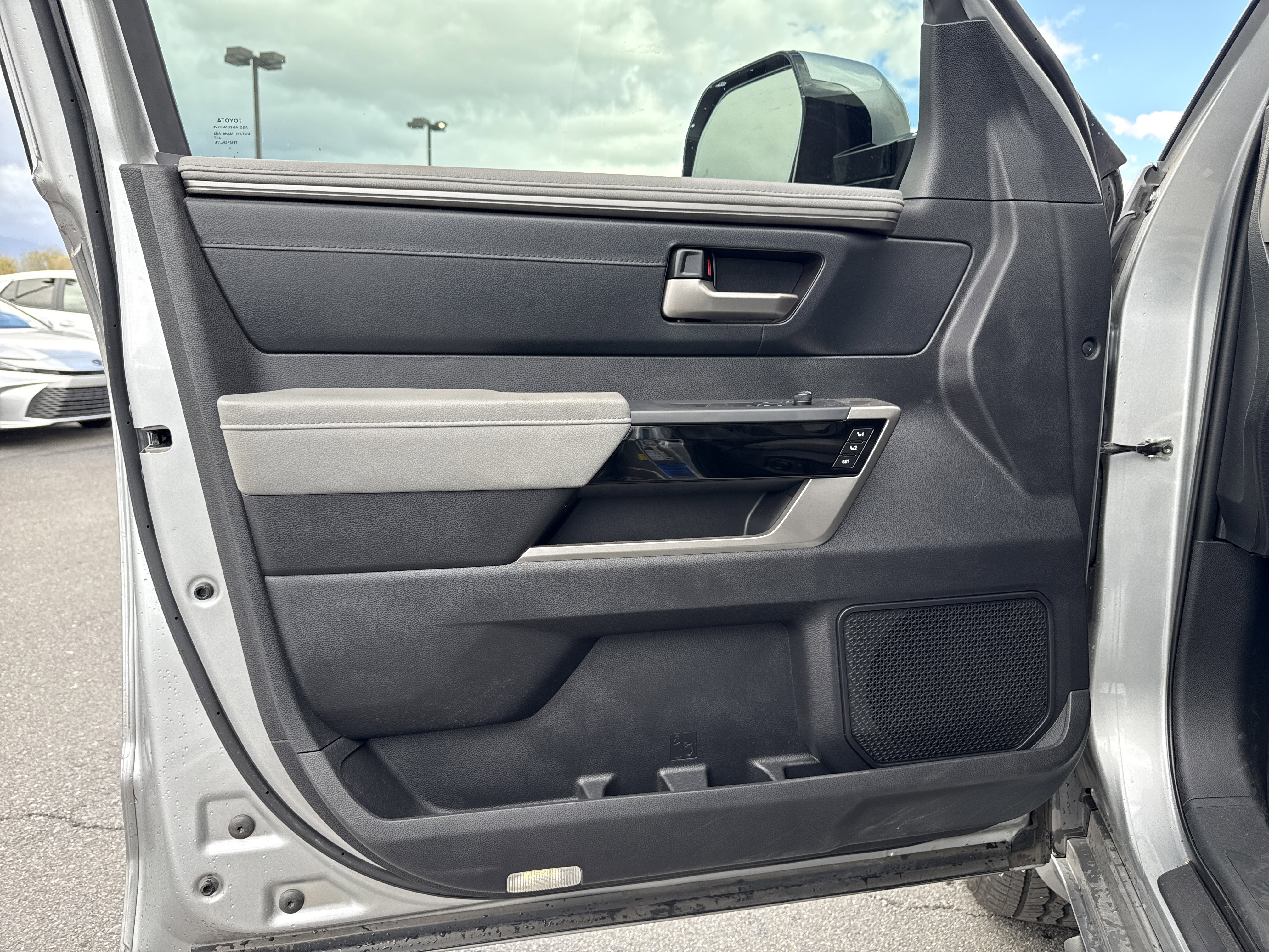 Used 2022 Toyota Tundra Limited image 13