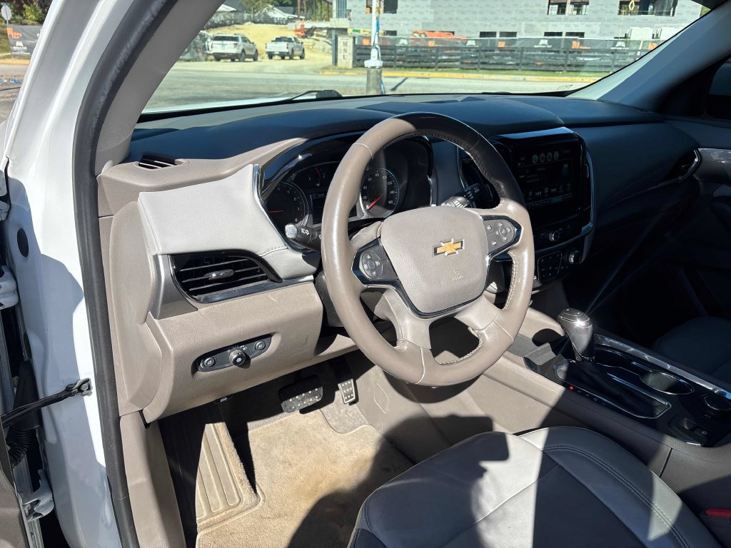 Used 2019 Chevrolet Traverse LT FWD image 11