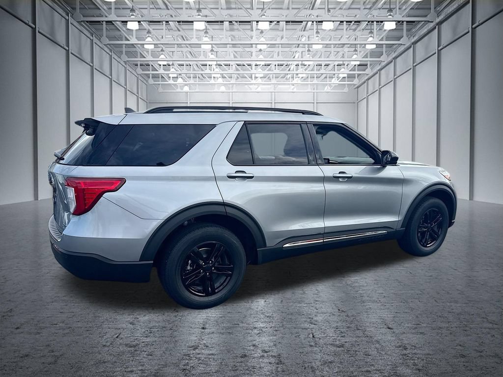 Used 2023 Ford Explorer XLT AWD/4WD image 9