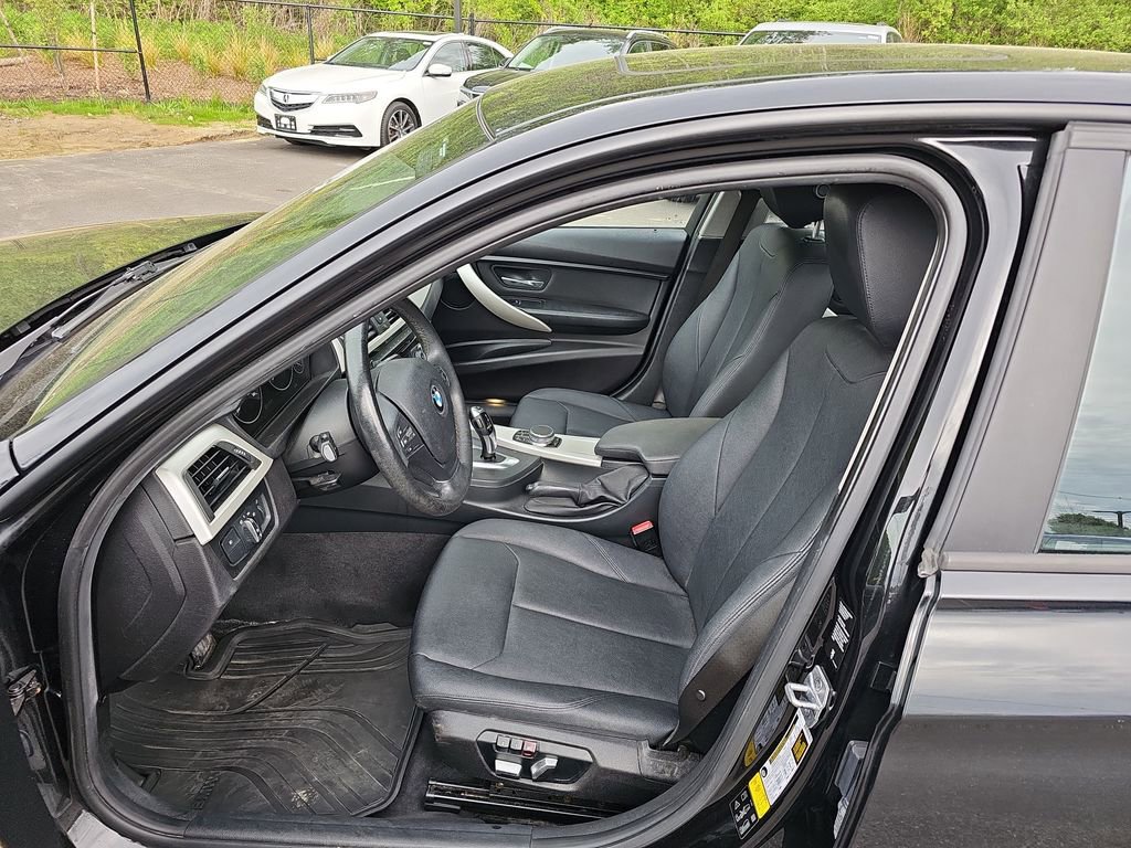 Used 2018 BMW 320i xDrive Sedan AWD/4WD image 10