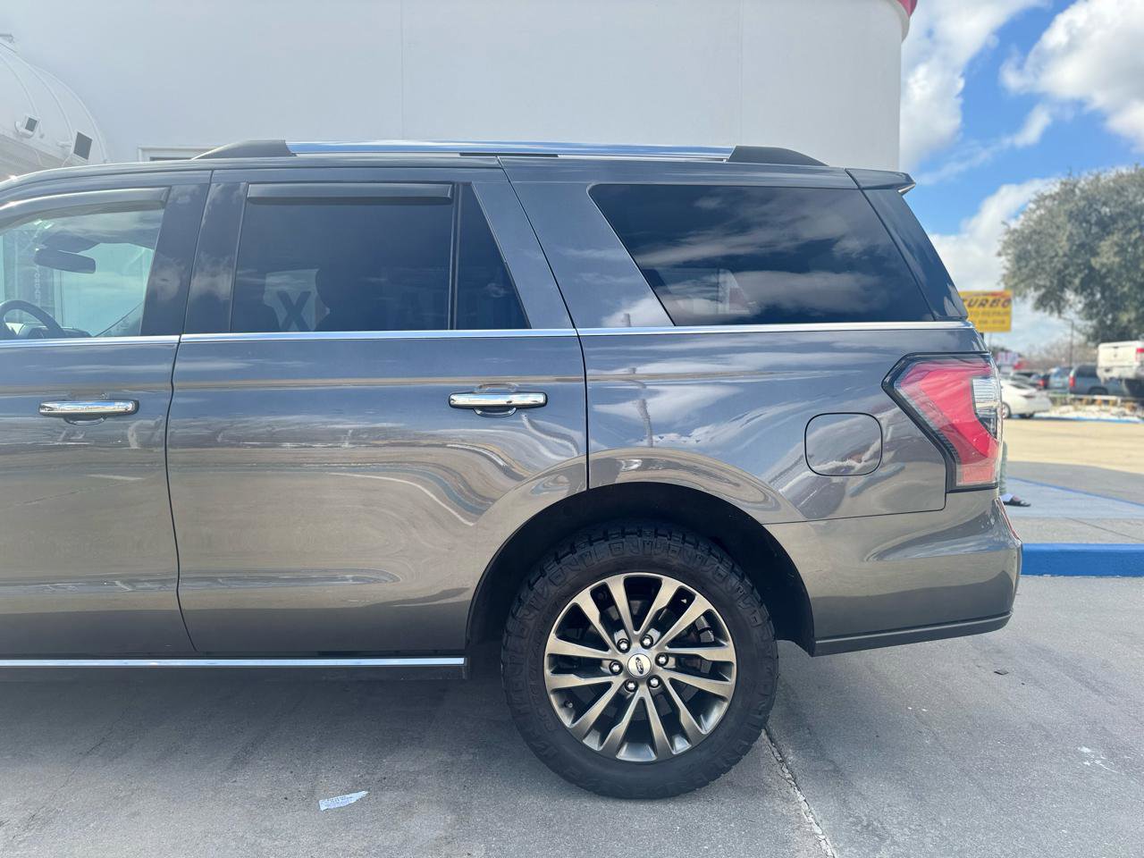 Used 2020 Ford Expedition Limited image 21