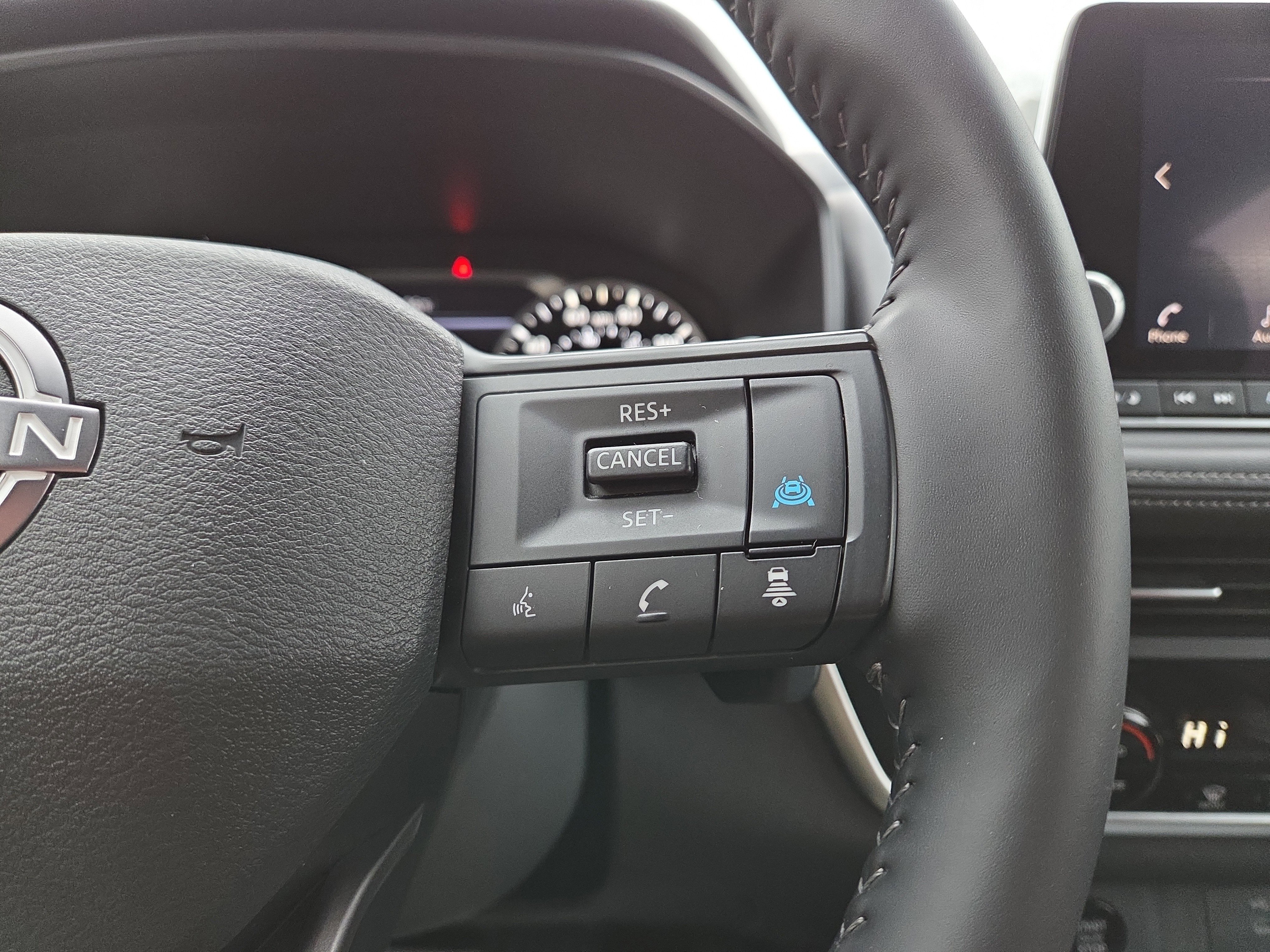 Used 2025 Nissan Rogue SV image 19