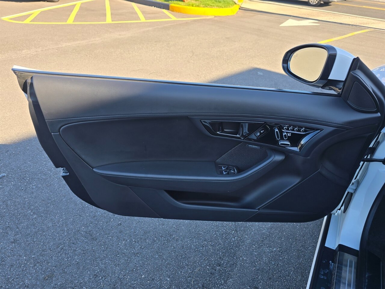 Used 2018 Jaguar F-TYPE R image 25
