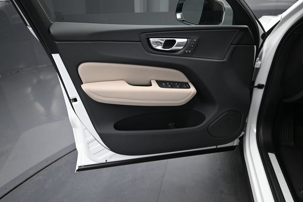 New 2026 Volvo XC60 B5 Plus w/ Protection Package Premier AWD/4WD image 9
