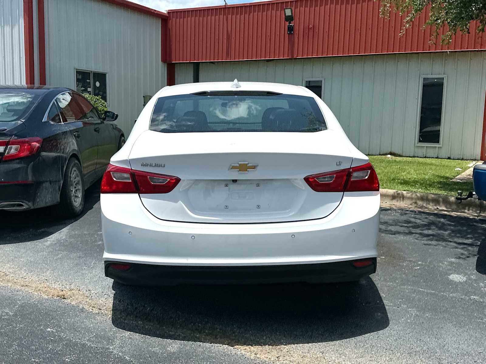 Used 2025 Chevrolet Malibu LT FWD image 3