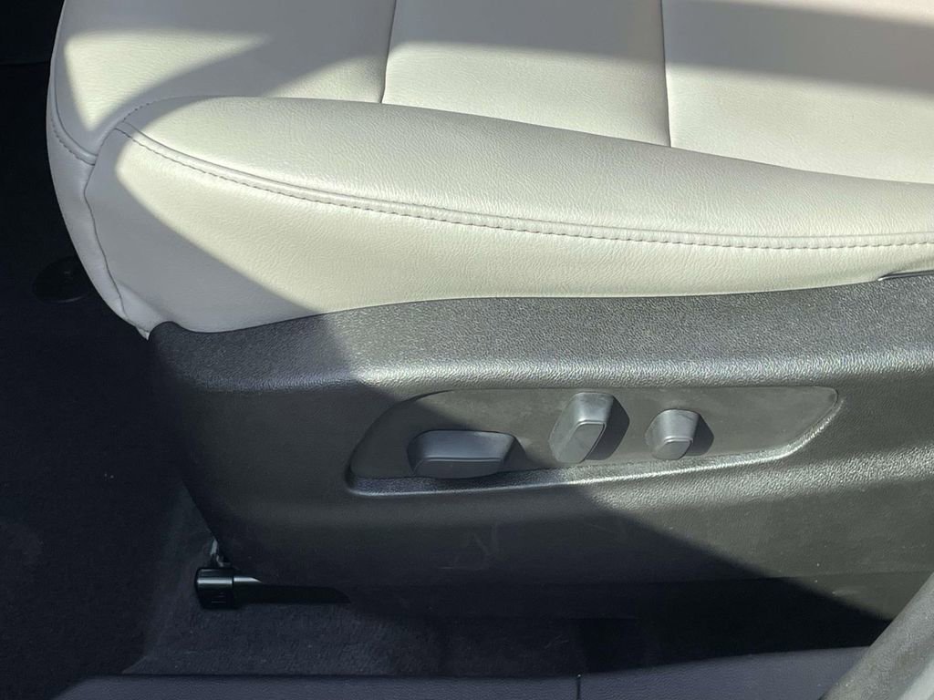 Certified 2023 Cadillac XT4 Luxury image 19