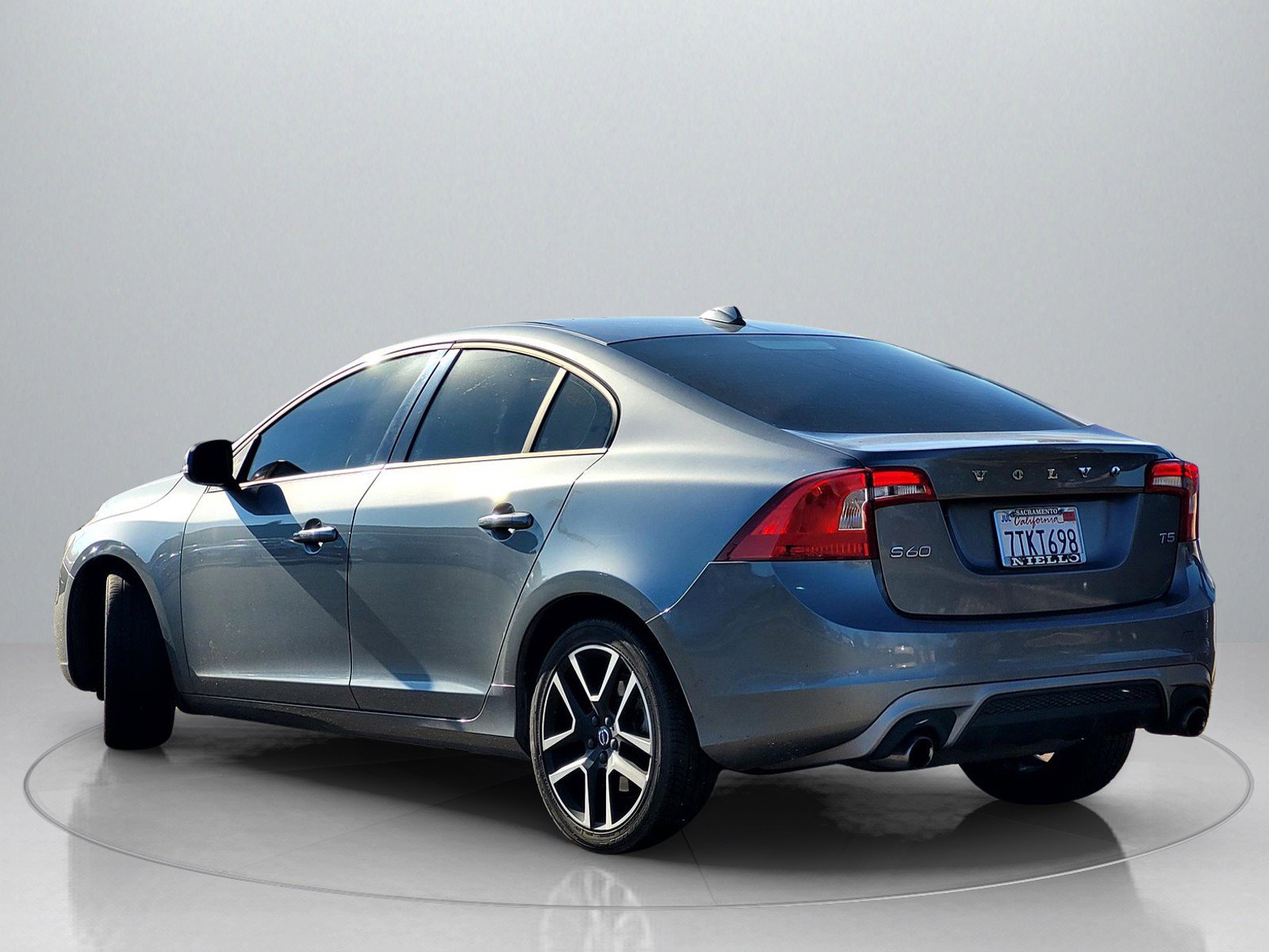 Used 2017 Volvo S60 T5 Dynamic image 5