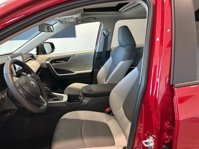 Used 2025 Toyota RAV4 XLE w/ Convenience Package image 16