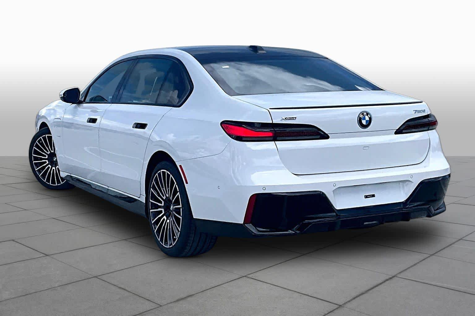 Used 2026 BMW 750e xDrive w/ Executive Package AWD/4WD image 10