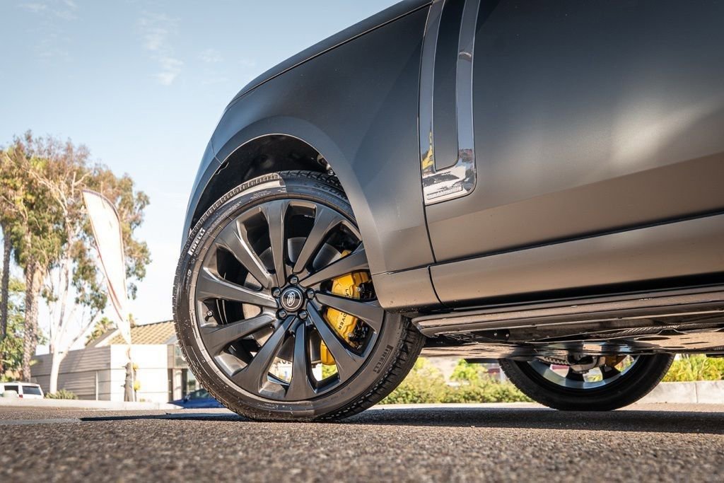 Used 2025 Land Rover Range Rover Long Wheelbase Autobiography image 11