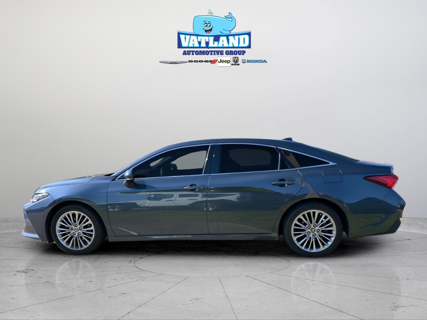 Used 2022 Toyota Avalon Limited w/ Advanced Safety Package image 2