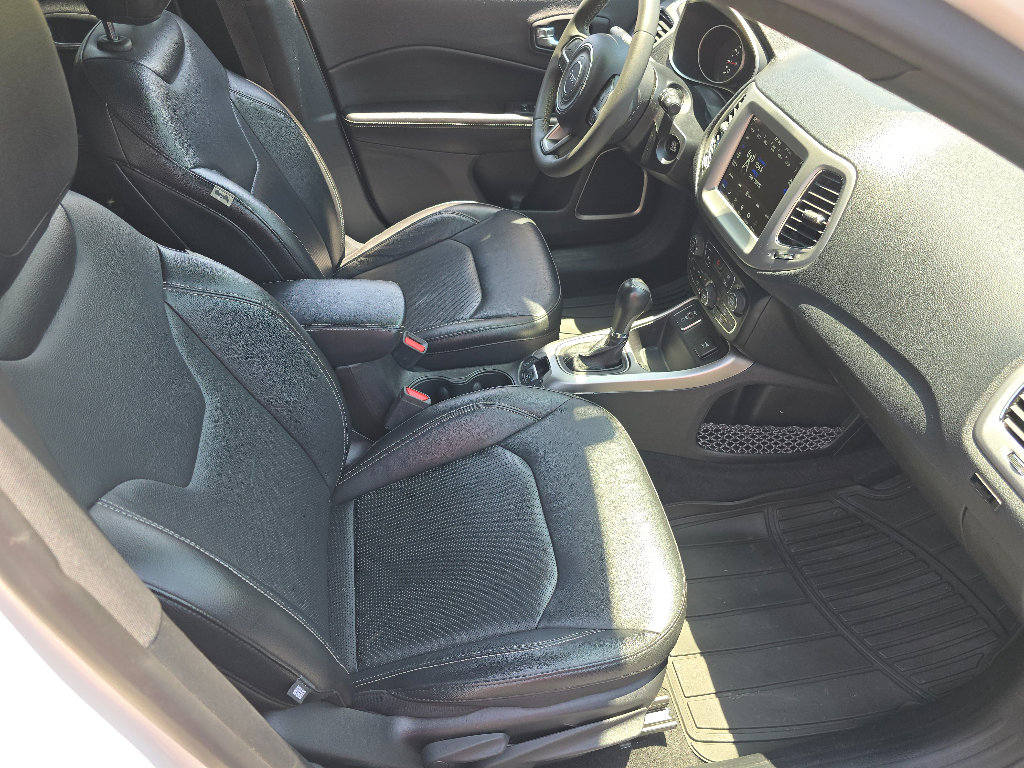 Used 2021 Jeep Compass Latitude w/ Driver Assistance Group FWD image 16